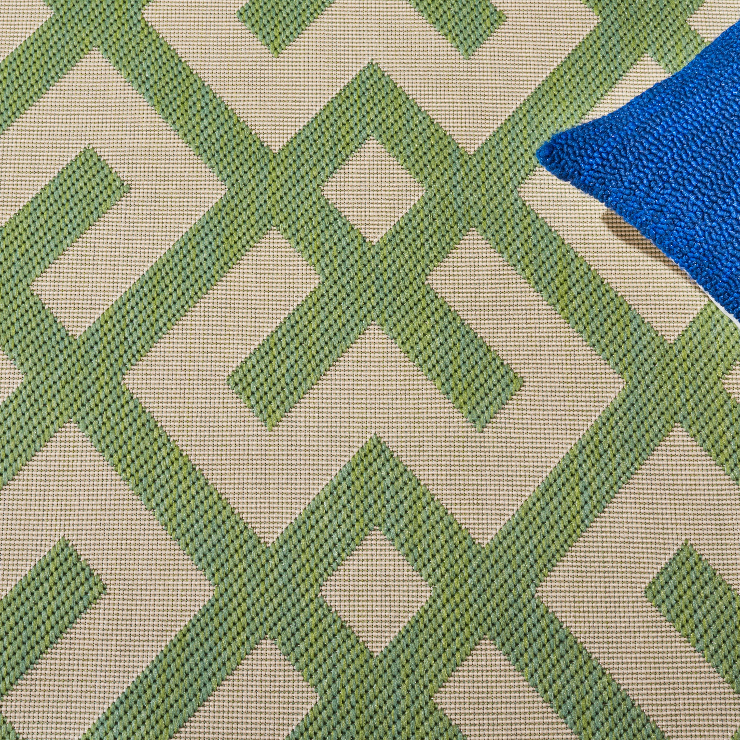 Safavieh Courtyard Alvin Geometric Indoor/Outdoor Area Rug, Beige/Green, 9' x 12'