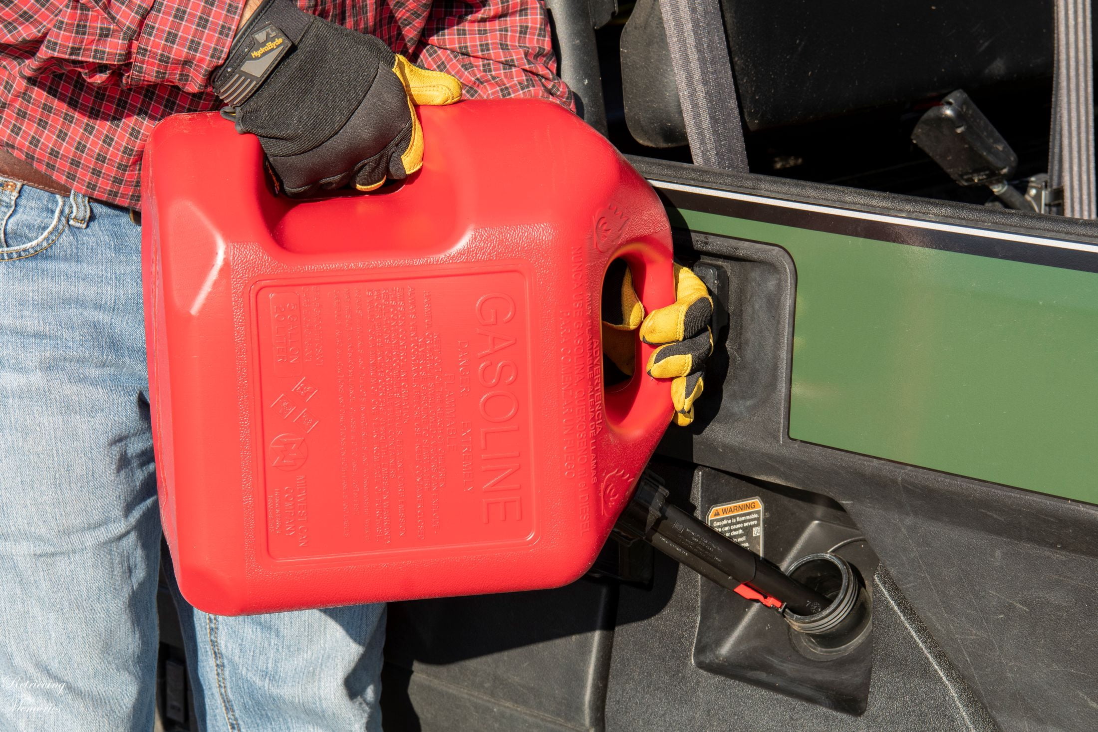 (4 pack) Midwest Can Company, 5 Gallon Capacity Gas Can with Flame Mitigation Device, Red
