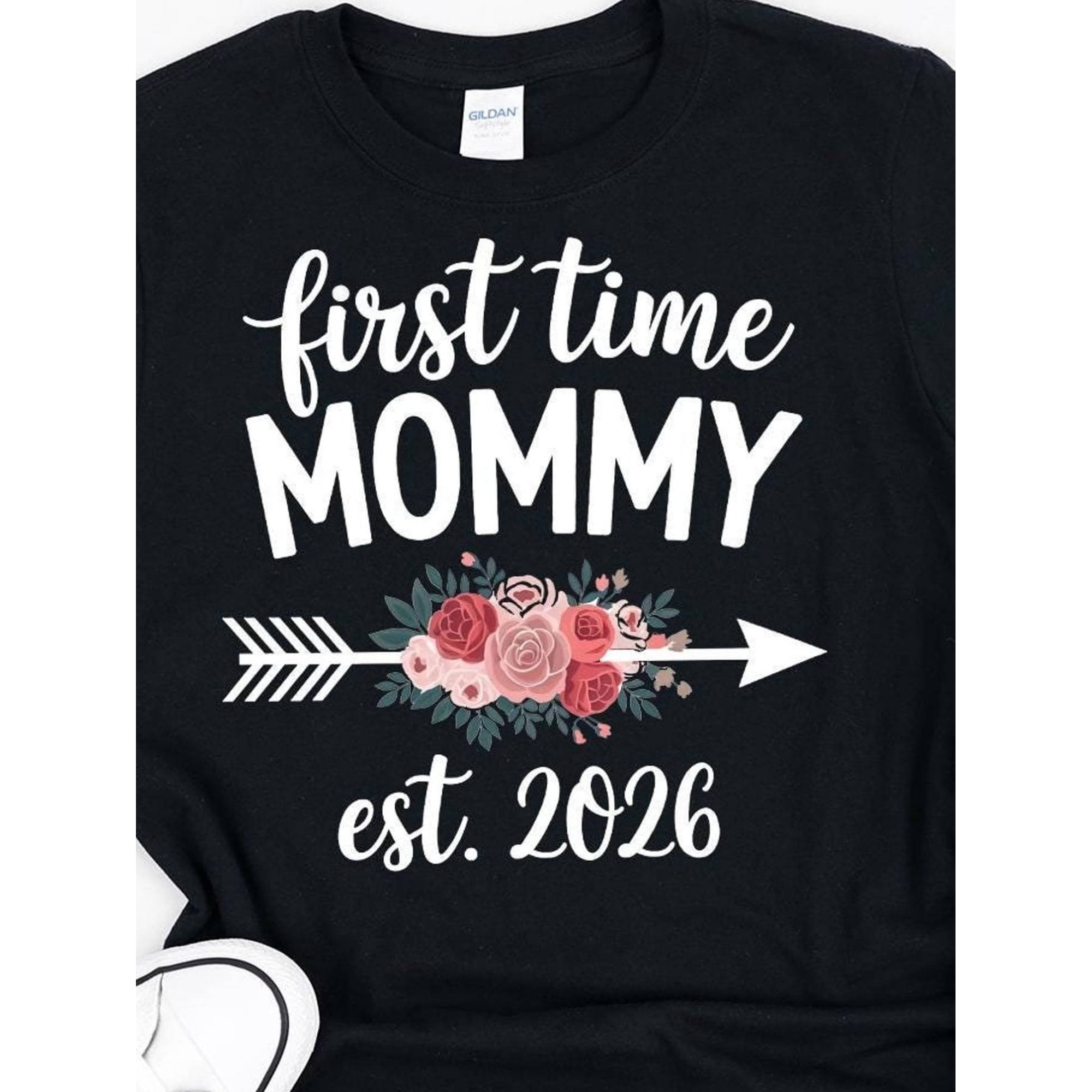 New Mom First Time Mommy Est 2026 Shirt Cute Floral Arrow Graphic Tee Retro Pregnancy Announcement Top Expecting Mother Gift