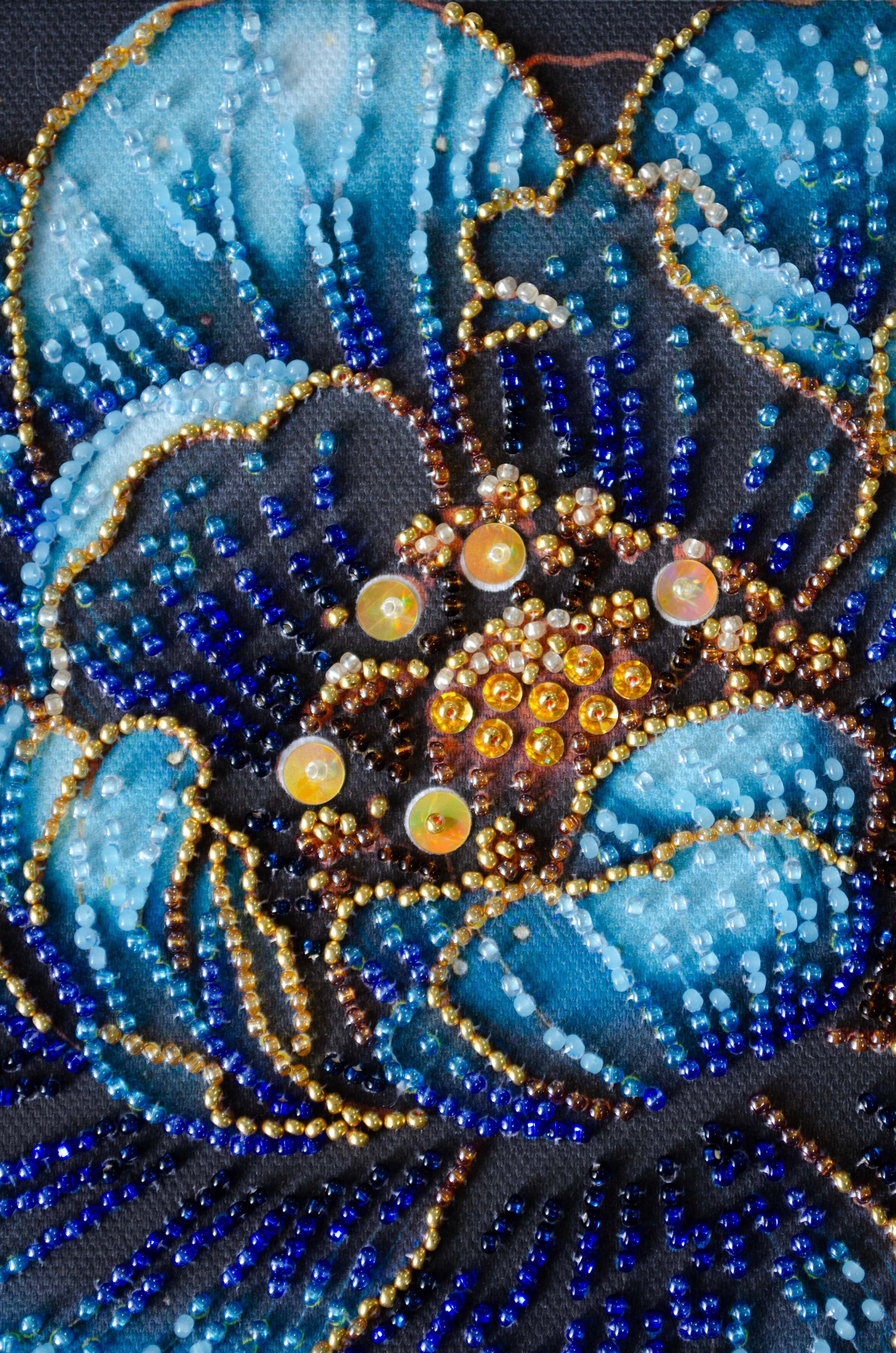 Mid-sized bead embroidery kit - Royal Bloom AMB-124