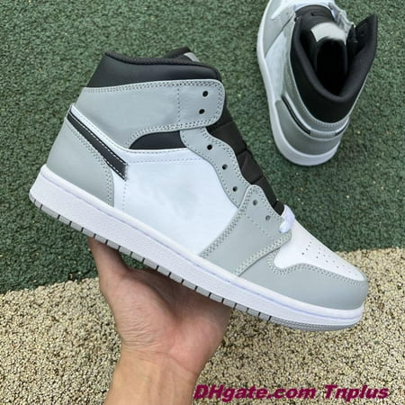 

Retro 1 1s OG Basketball Shoes Mens Women Starfish Fragment Travis Scotts Patent Bred Hyper Royal Tan Gum Light Smoke Grey Anthracite Gorge Green Trainers Sneakers