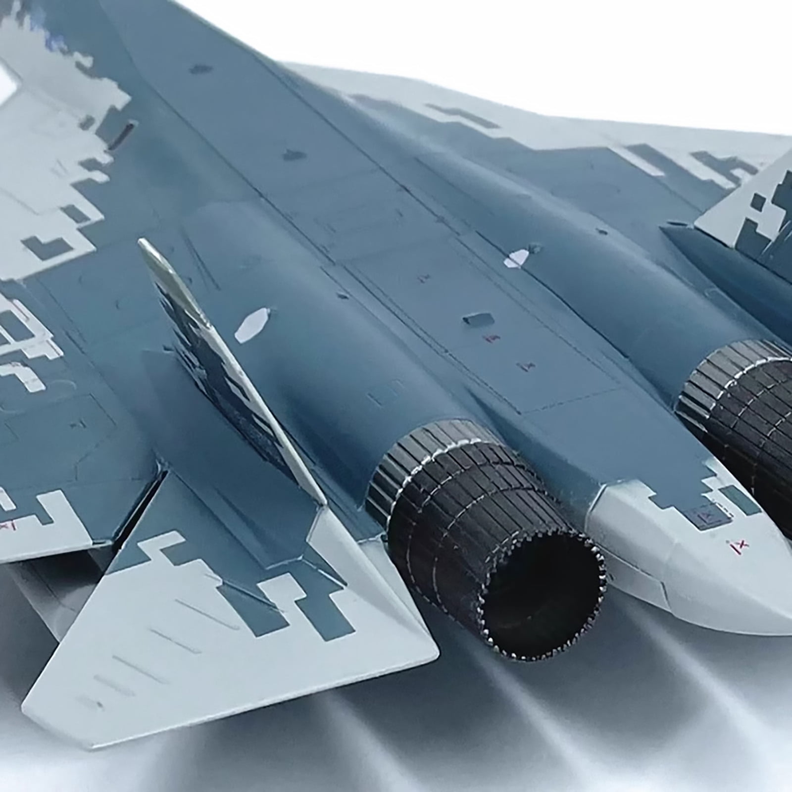 GUYUTING Russian Air Force Sukhoi Su-57 Model Airplane, 27.3cm x 19.5cm, for Aviation Collections & Display Purposes
