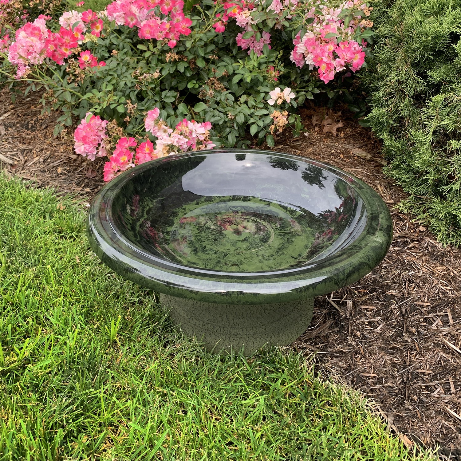 Birds and Beyond Hunter Green Lightweight Freestanding Clay Bird Bath Basin with 7.5"H Small Base Sand