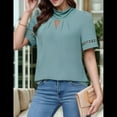thumbnail image 4 of Camisa Elegante de Corta con Encaje de Color Liso y Mangas Huecas para Mujer, Verde M, 4 of 5