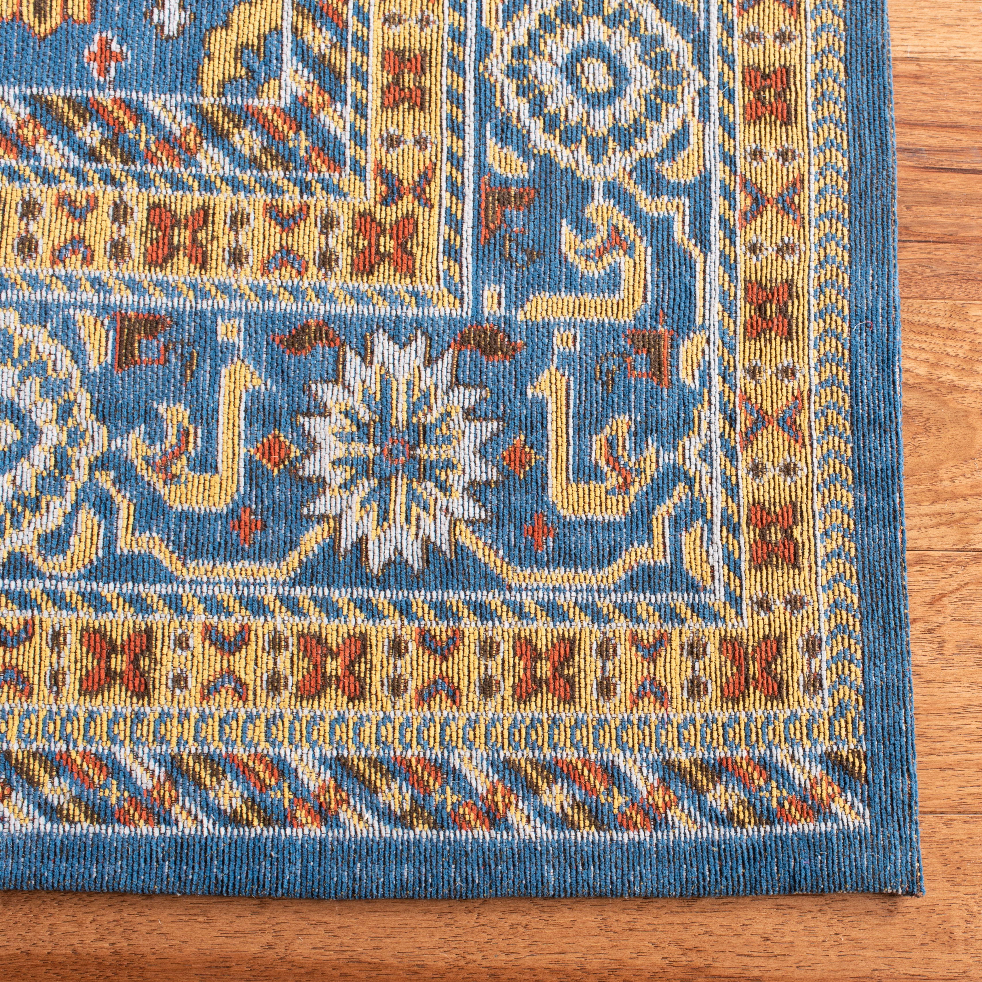 SAFAVIEH Classic Vintage Serrena Oriental Polyester Area Rug, Blue/Gold, 5' x 8'