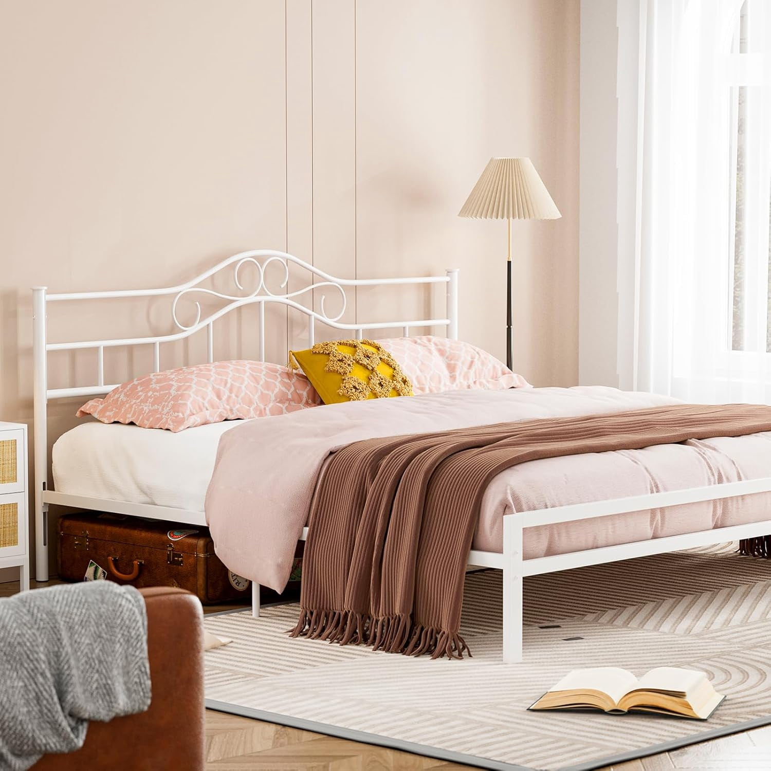 ARICOEASY King Size Metal Headboard, Vintage Iron Headboard with Adjustable Height for King Beds, White