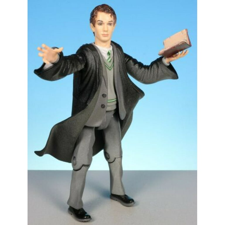 Tom store riddle figure