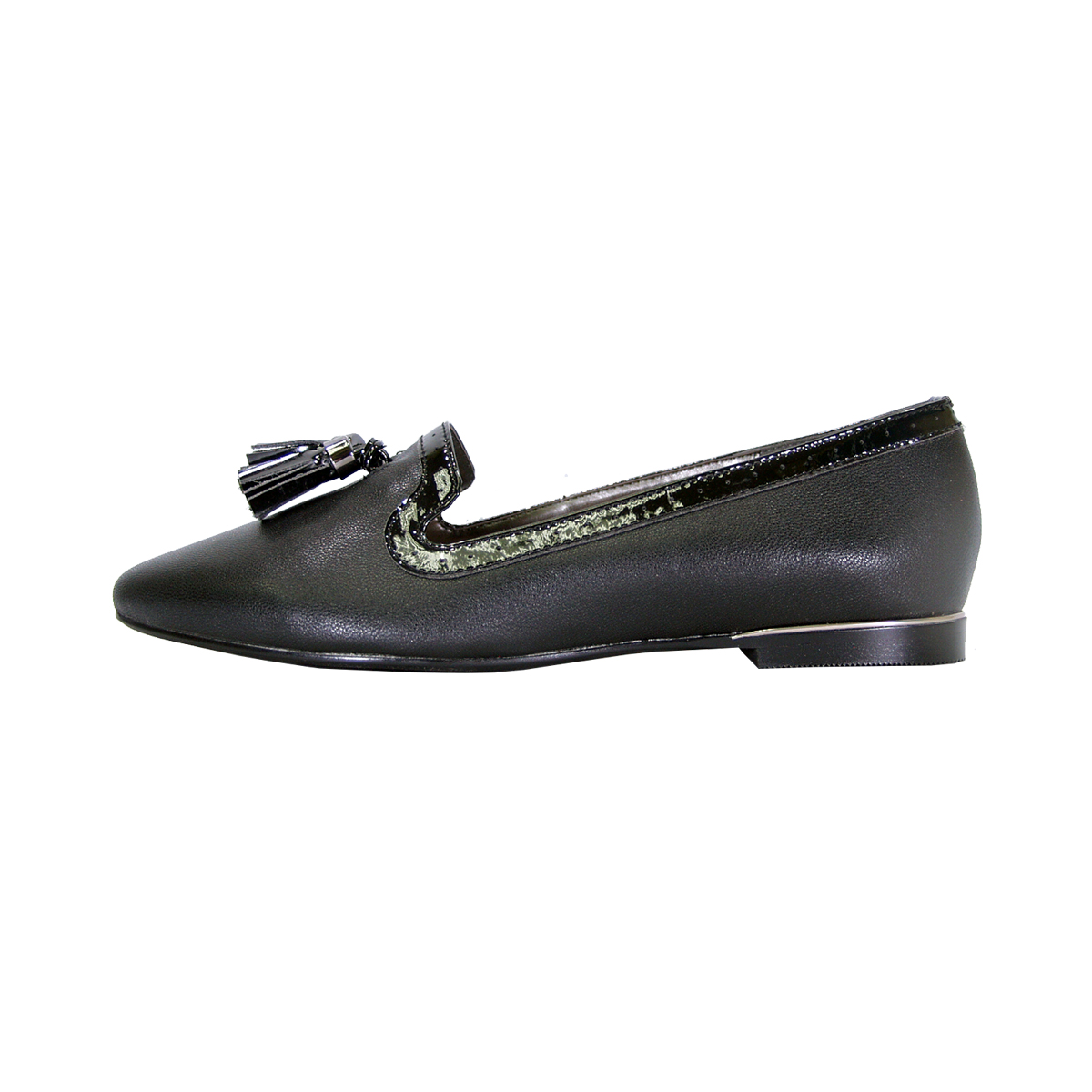 PEERAGE Brenna Women Wide Width Comfort Leather Dress Flat with Patent Leather Tassel and Trim BLACK 6