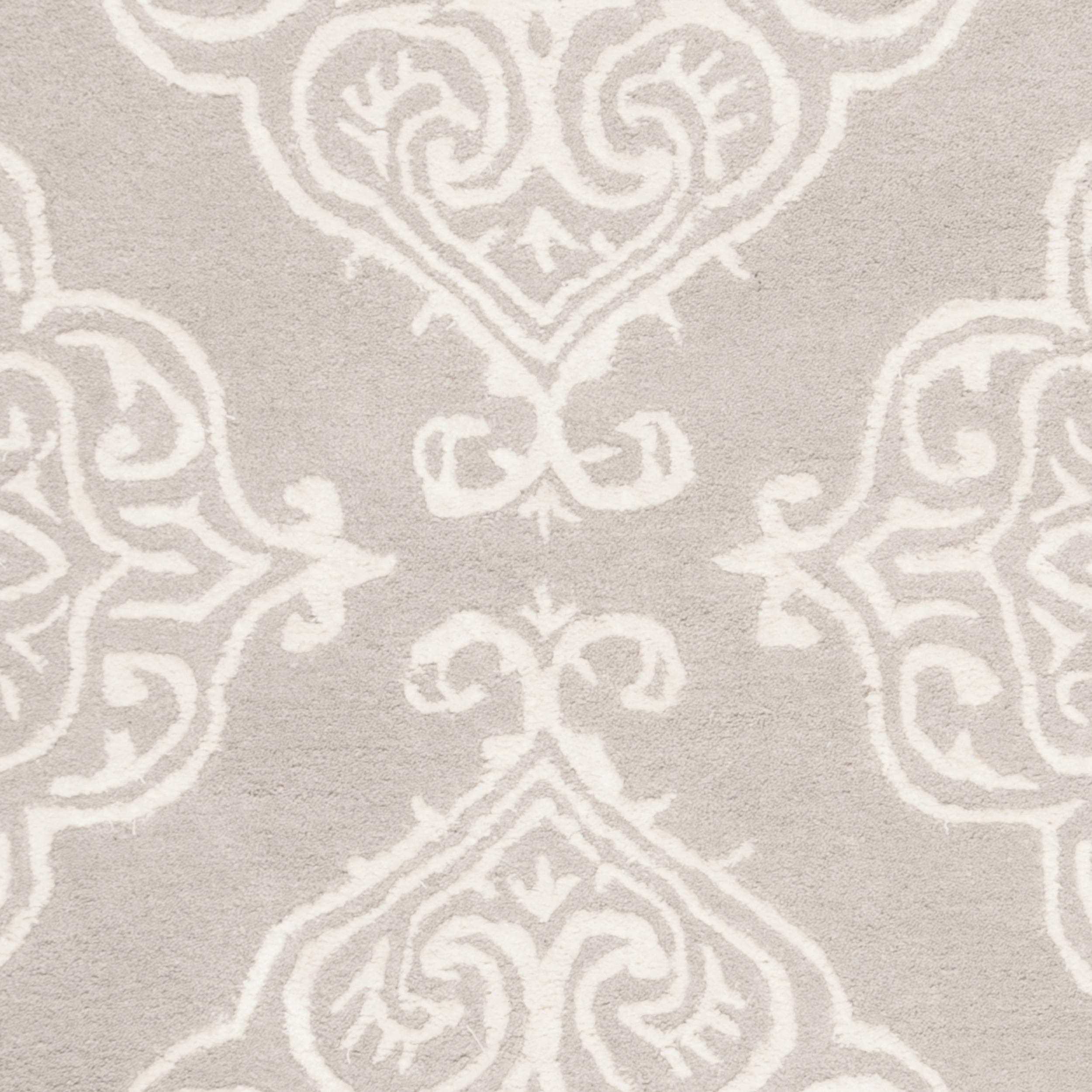 SAFAVIEH Glamour Georgene Damask Area Rug, Silver/Ivory, 6' x 6' Round