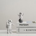 thumbnail image 2 of Adornos creativos de astronauta de dibujos animados para el hogar, adornos de astronauta para el escritorio de la habitación, regalo, 2 of 6
