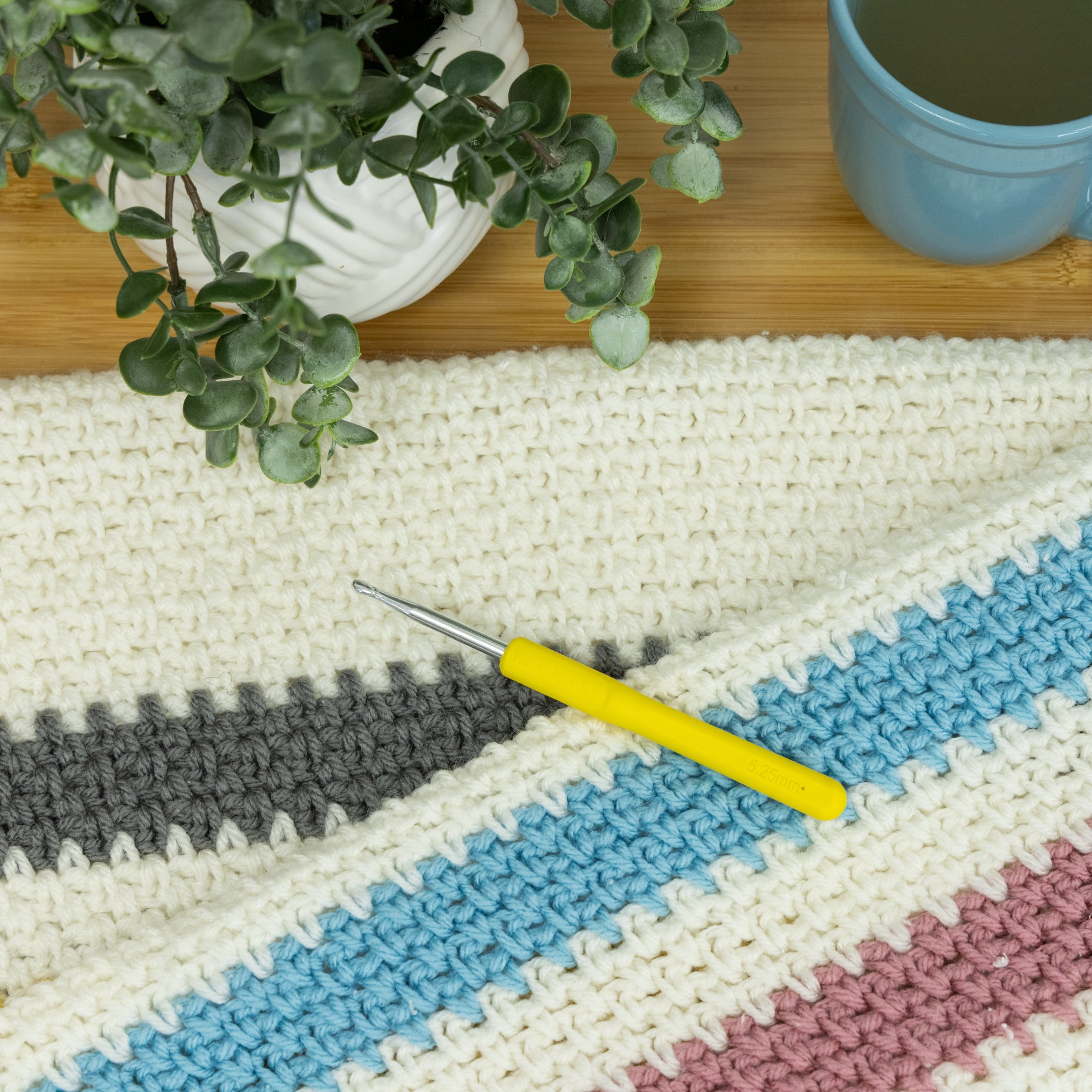 Hello Hobby Ergonomic Crochet Hook, Size I, 5.25 mm