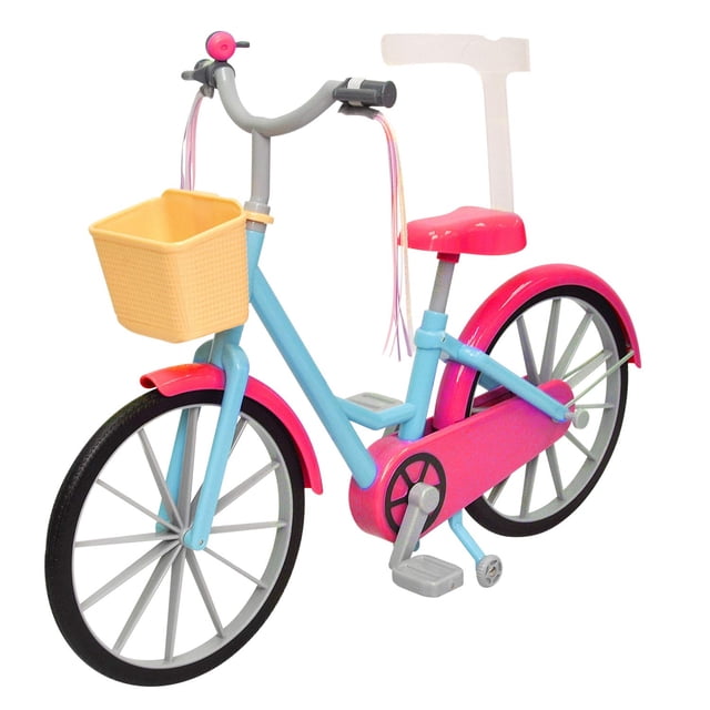 the new york doll collection 18 doll scooter & helmet set - 18in dolls accessories doll bike accessories play set and doll helmet (doll bike) bicicleta para muñecas de 18 pulgadas con ruedas de entrenamiento, canasta frontal y serpentinas en el manillar; marco azul claro, guardabarros y cadena en rosa, asiento rosa y manillar gris; incluye soporte de asiento para muñeca. Además, este set es ideal para juegos de simulación y a menudo se usa como accesorio de viaje para muñecas de 18".