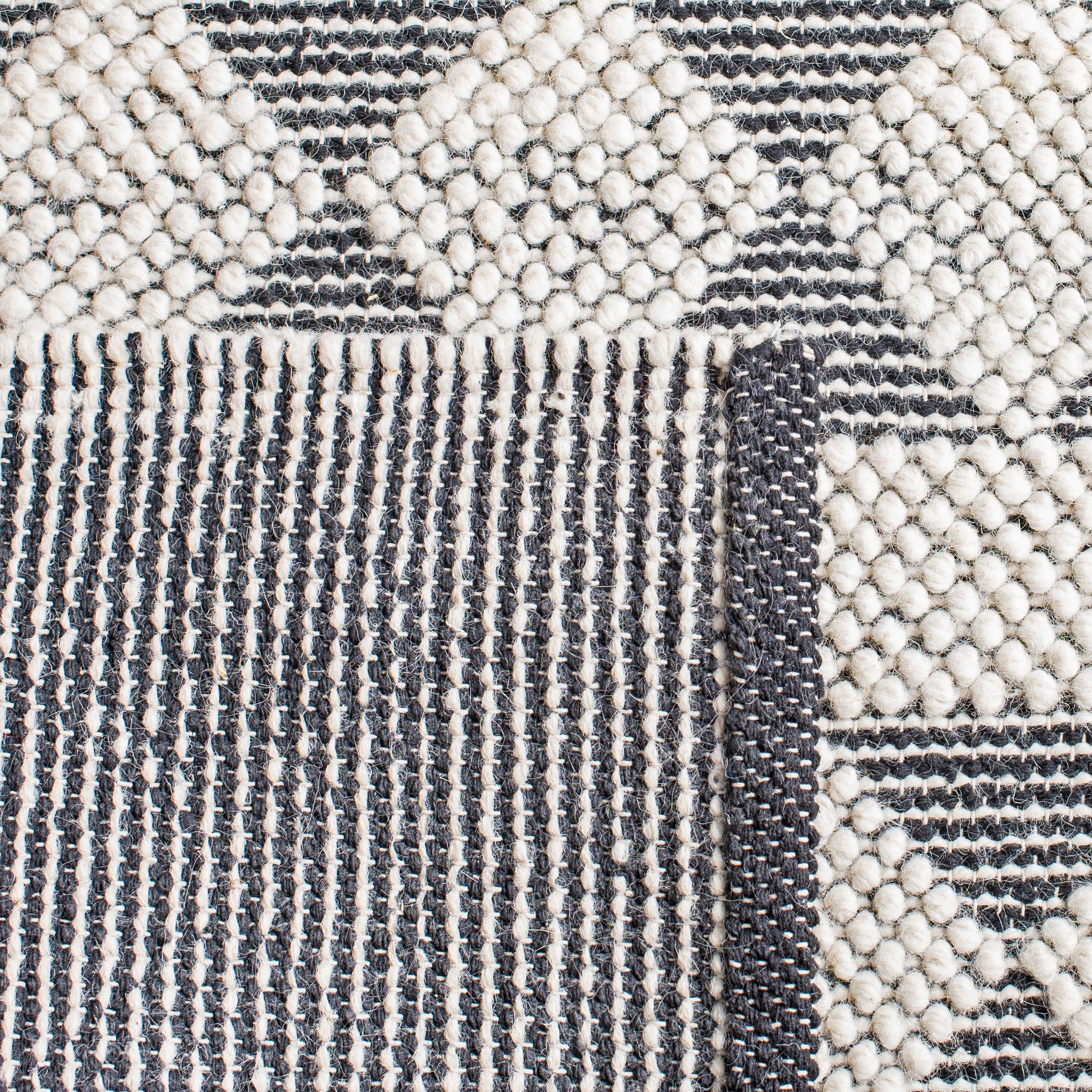 SAFAVIEH Natura Catherin Geometric Area Rug, Ivory/Black, 4' x 6'