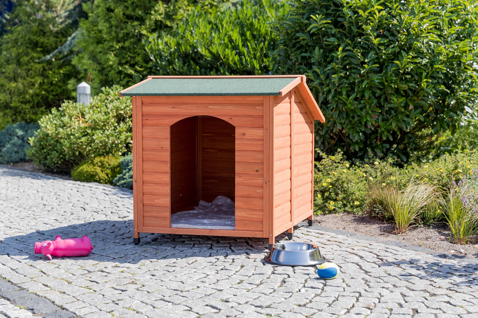 TRIXIE Classic Weatherproof Insulated XXL Wooden Outdoor Dog House