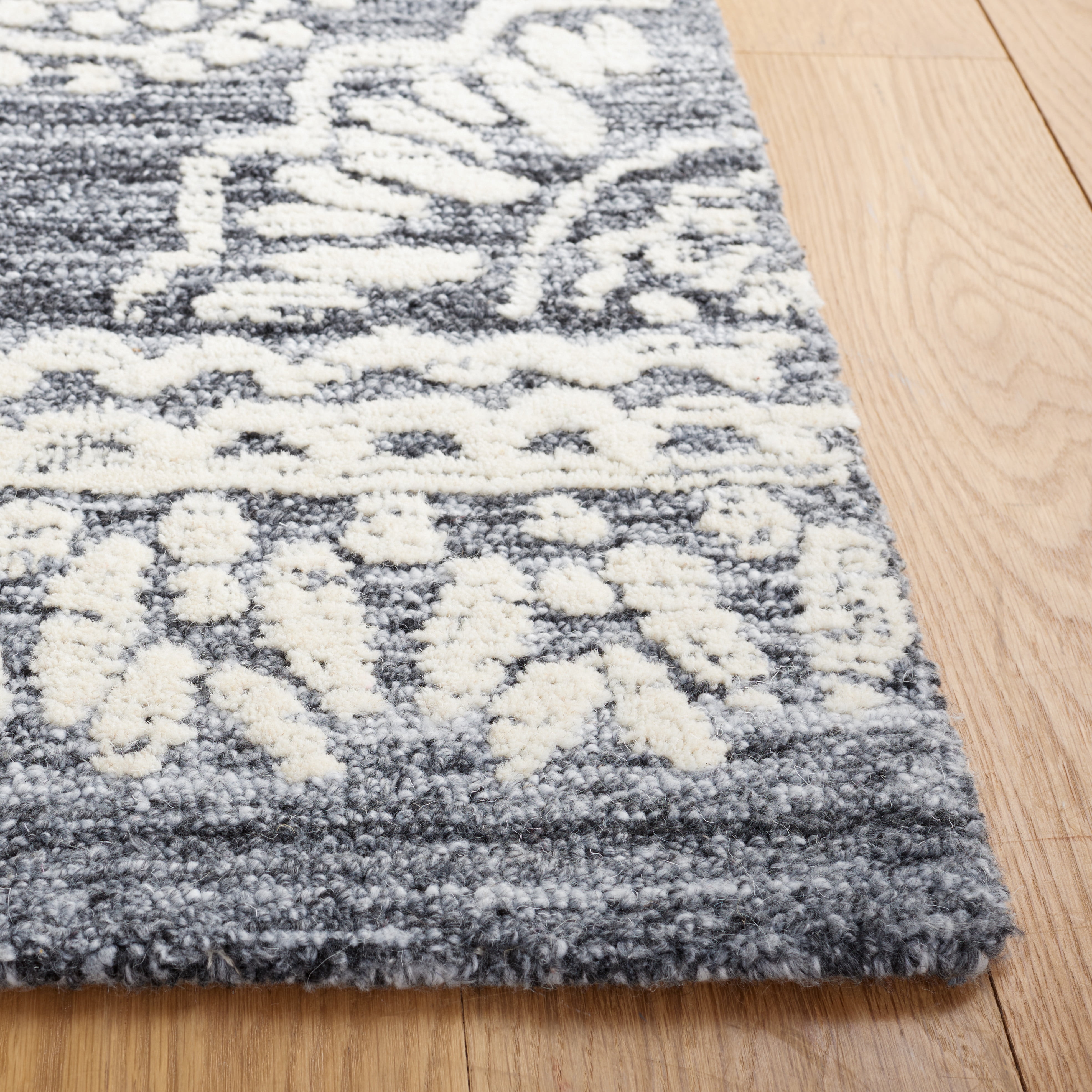 SAFAVIEH Metro Merrick Medallion Area Rug, Grey/Ivory, 5' x 8'