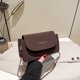 thumbnail image 2 of Bolso bandolera versátil y de moda para mujer, popular, nuevo 2025, bolso pequeño de un solo hombro con cadena, bolso cuadrado de temperamento de estilo coreano de invierno., 2 of 5