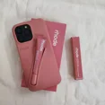 thumbnail image 3 of Funda Rhode Hailey Bieber Original Con Labial Para iPhone, 3 of 5