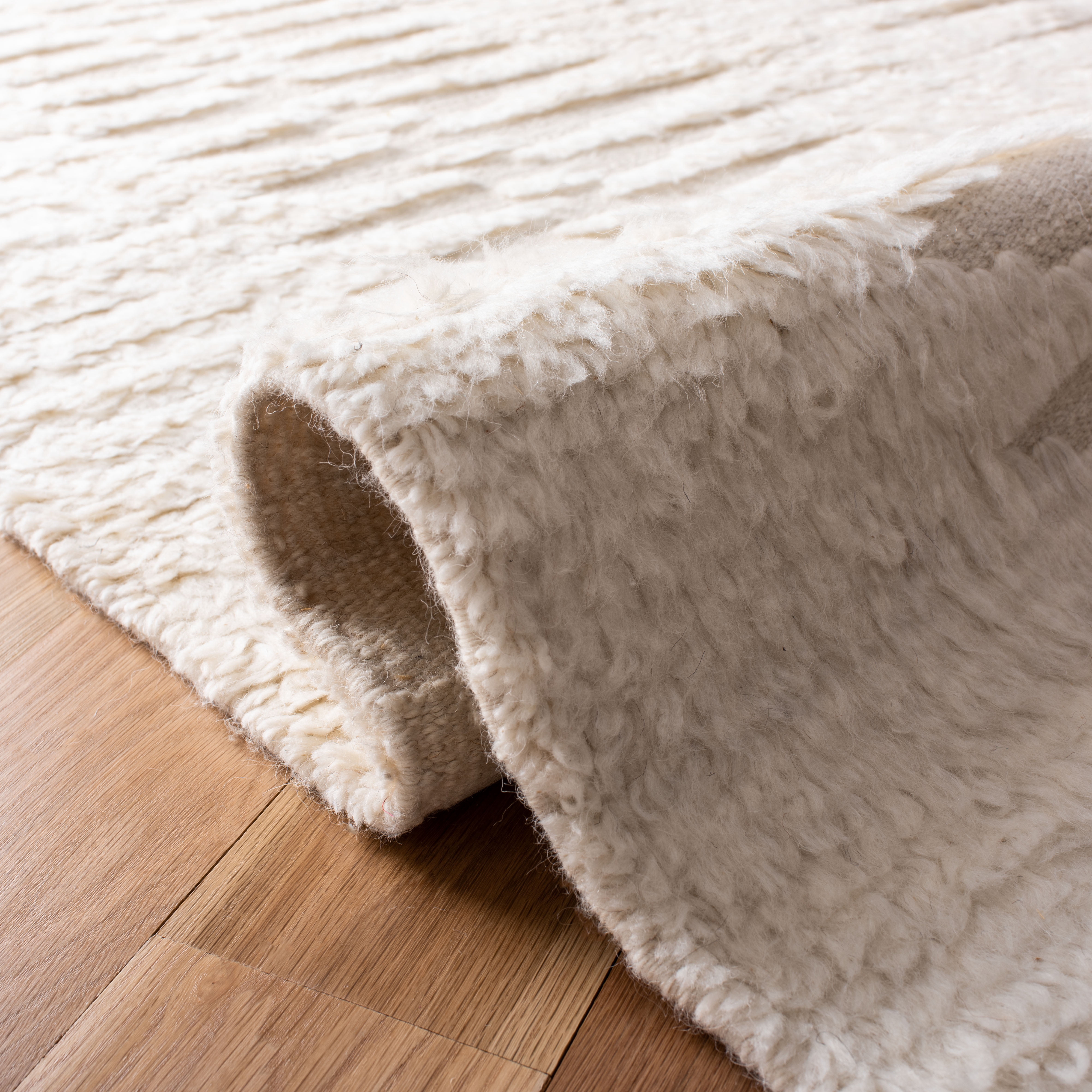 SAFAVIEH Casablanca Albert Solid Striped Wool Shag Area Rug, Ivory, 5' x 8'