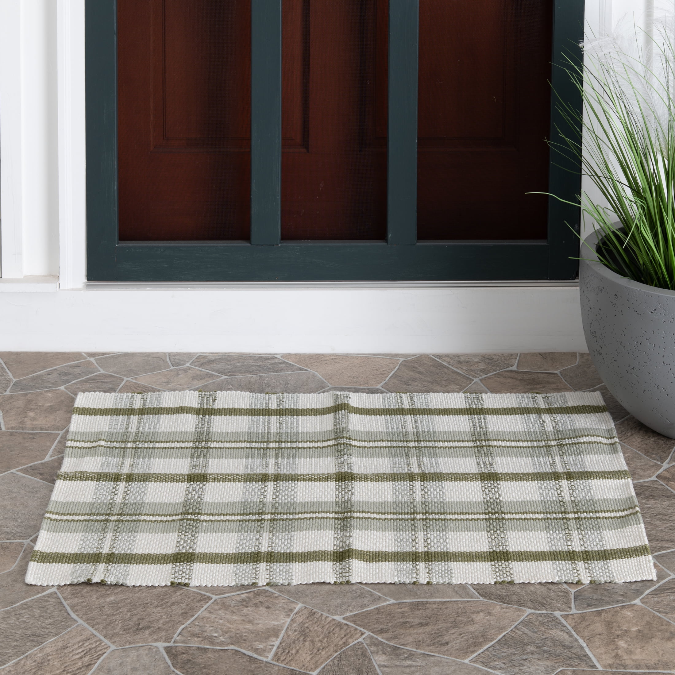 Mainstays Green Plaid Outdoor Layering Rug, 24"x36"