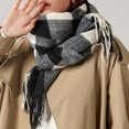 thumbnail image 4 of Bufanda para hombre y mujer, bufanda de invierno a cuadros, bufanda clásica de invierno a cuadros con borde de borlas, bufanda suave y cálida, 4 of 5