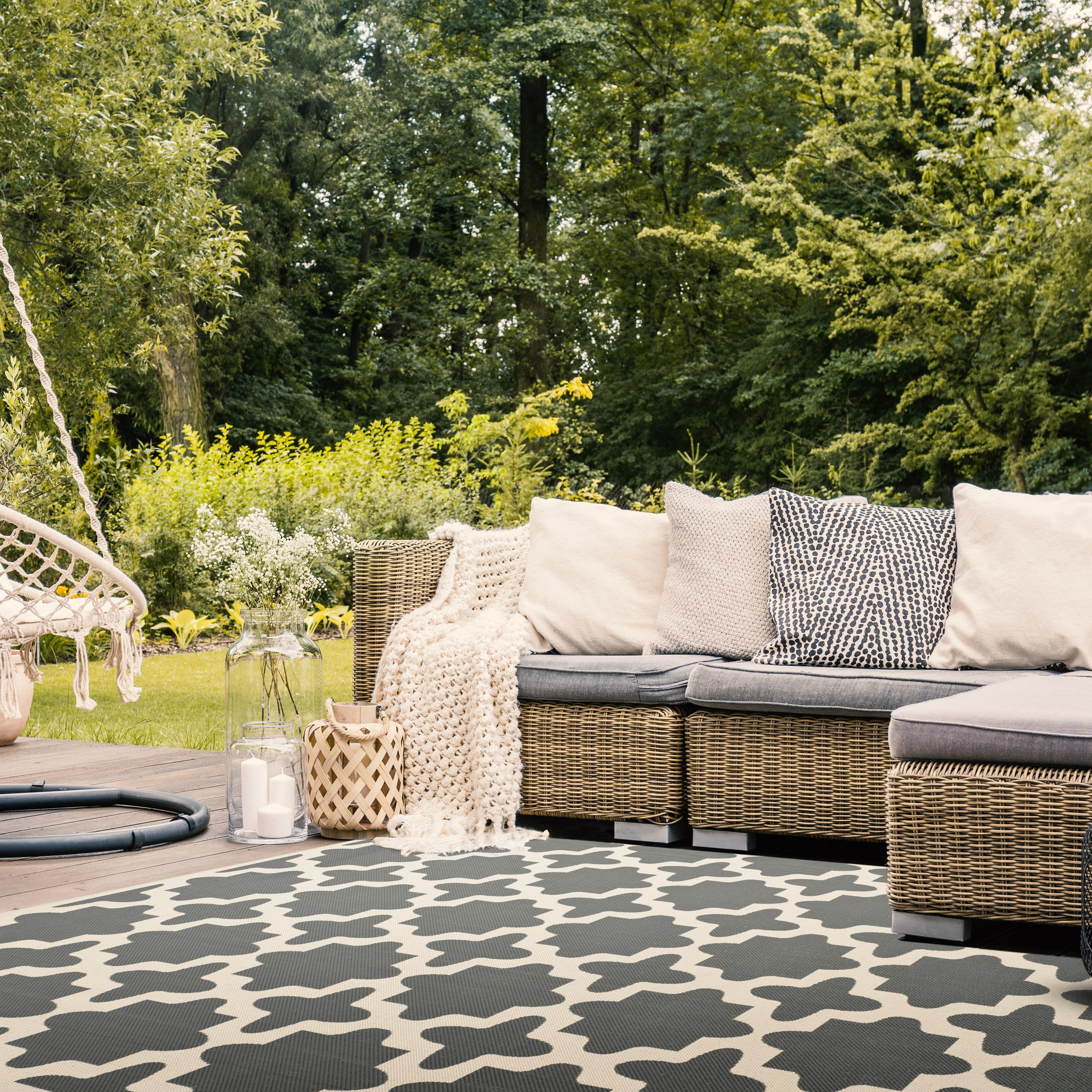 SAFAVIEH Courtyard Amanda Geometric Indoor/Outdoor Area Rug, Anthracite/Beige, 7'10" x 7'10" Square