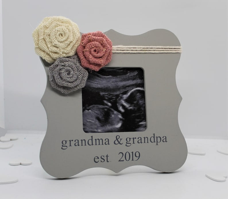 Ultrasound frame grandparents to be