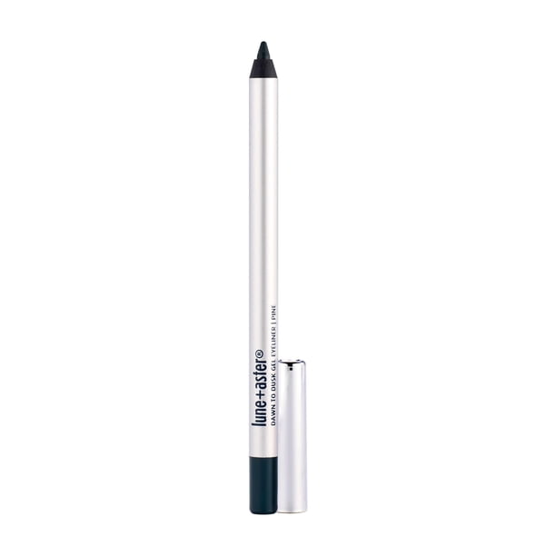 Delineador de ojos en gel Lune+Aster Dawn to Dusk - Pino - Este delineador de ojos en gel de larga duración de 14 horas ofrece la precisión de un delineador líquido y el control de un gel sin manchas.