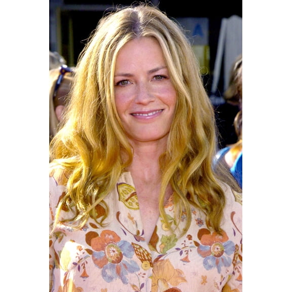 Elisabeth Shue At Arrivals For Premiere Of Dreamer, Mann Village Theatre, Westwood, Ca, October 09, 2005. Photo By David LongendykeEverett Collection Celebrity (8 x 10)