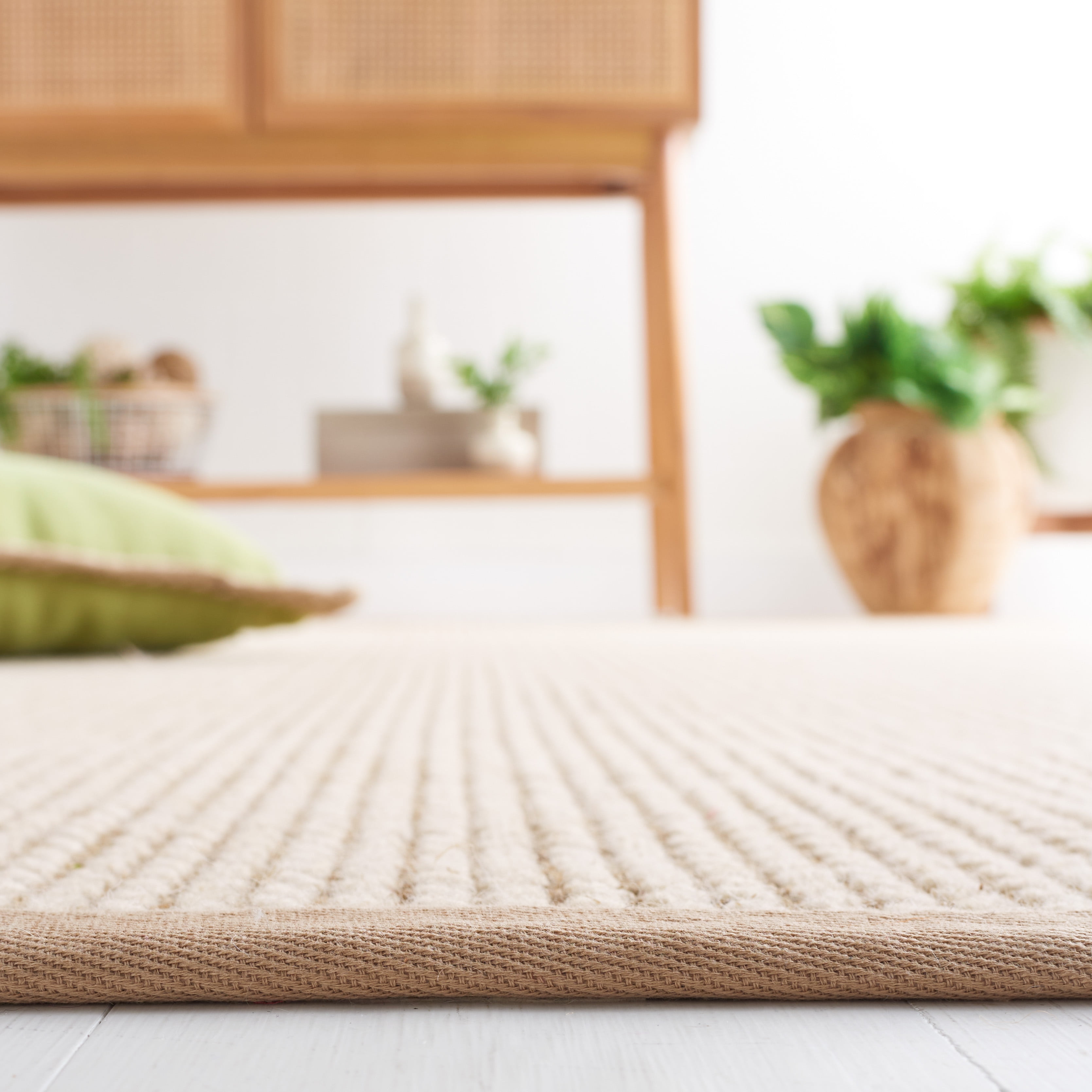 SAFAVIEH Natural Fiber Rosheen Bordered Area Rug, Beige, 6' x 6' Square