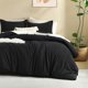 thumbnail image 4 of Juego de edredón Litanika Black King Size con 2 fundas de almohada, 4 of 8