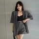 thumbnail image 4 of Traje de dos piezas con chaqueta y pantalones cortos de pierna ancha, estilo de hermana real, estilo adelgazante, estilo informal, estilo diosa fan, sabor de Hong Kong para verano, 4 of 4