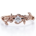 thumbnail image 1 of JeenMata Anillo de Compromiso con Diseño de Hoja de Árbol de Moissanita Redonda con Bisel Solitario de 0,5 Quilates en Baño de Oro Rosa de 18 K sobre Plata, 1 of 7