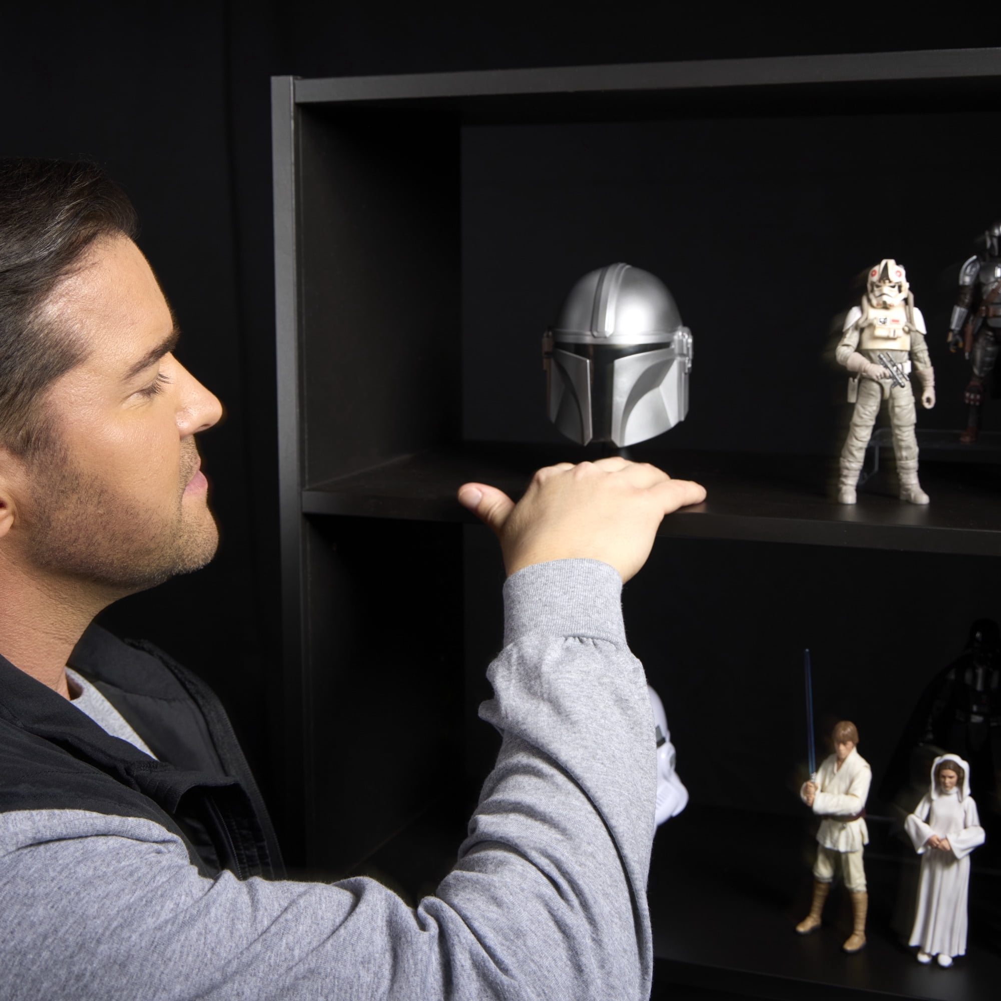 Star Wars The Black Series The Mandalorian Premium Mini Helmet for Display, 6 In. Scale