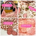 thumbnail image 4 of Bolsos de mano Kawaii Hello Kitty Sanrio para mujer y niña, bolso de hombro de cuero sintético con estampado de leopardo rosa, gran capacidad, 4 of 4
