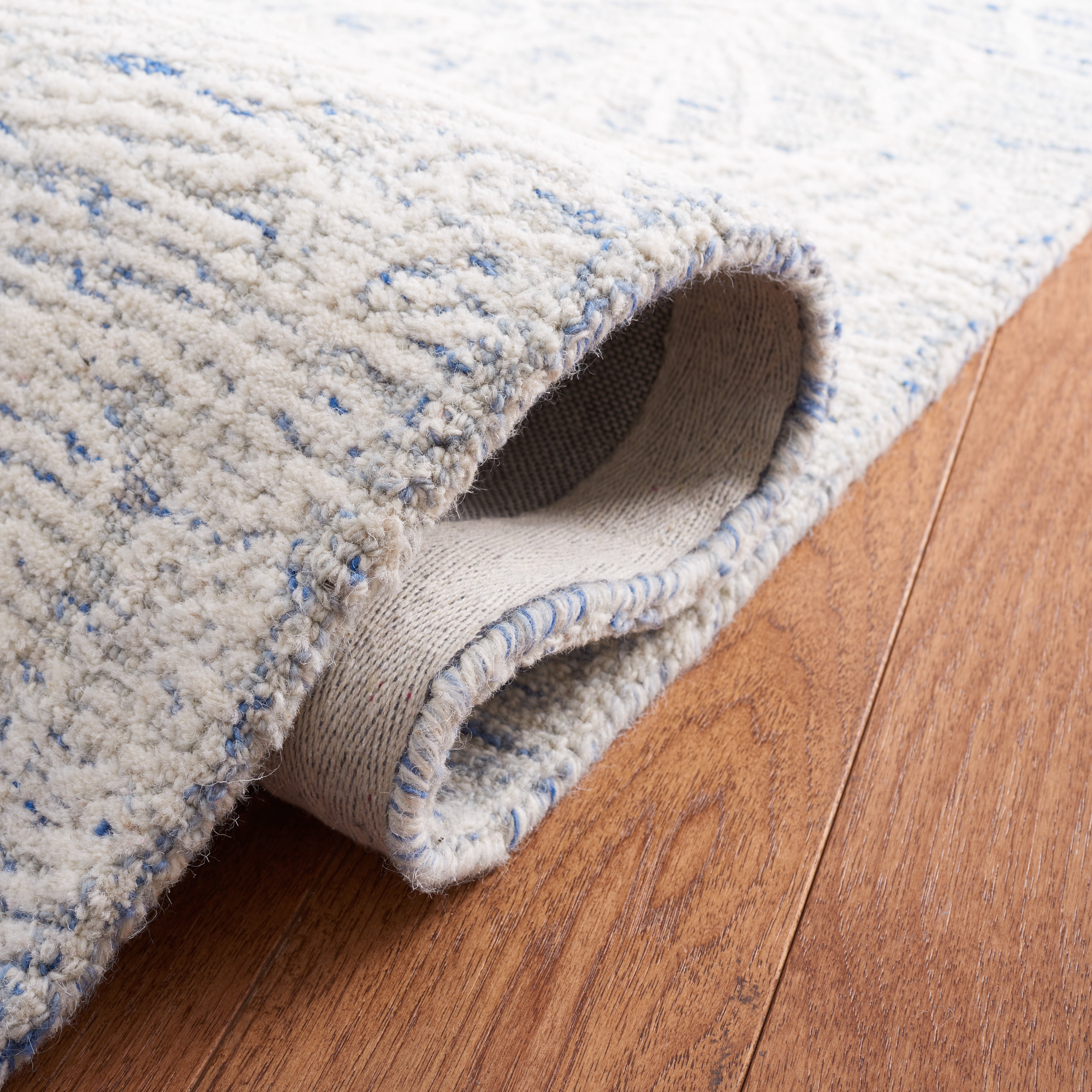 SAFAVIEH Metro Hartley Leaves Area Rug, Blue/Ivory, 4' x 6'