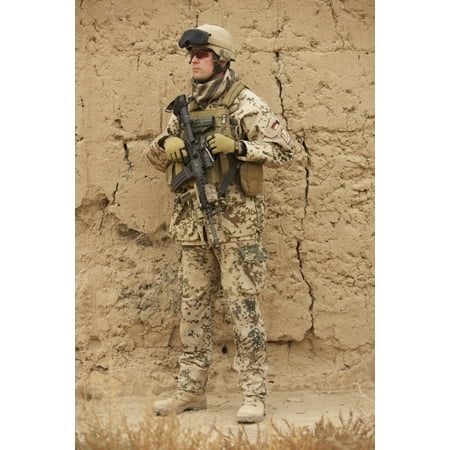 A German Army soldier armed with a M4 carbine Canvas Art - Terry MooreStocktrek Images (24 x