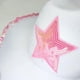 thumbnail image 2 of Sombrero de vaquera Rhode Island Novelty de fieltro blanco con estrella rosa, 2 of 3