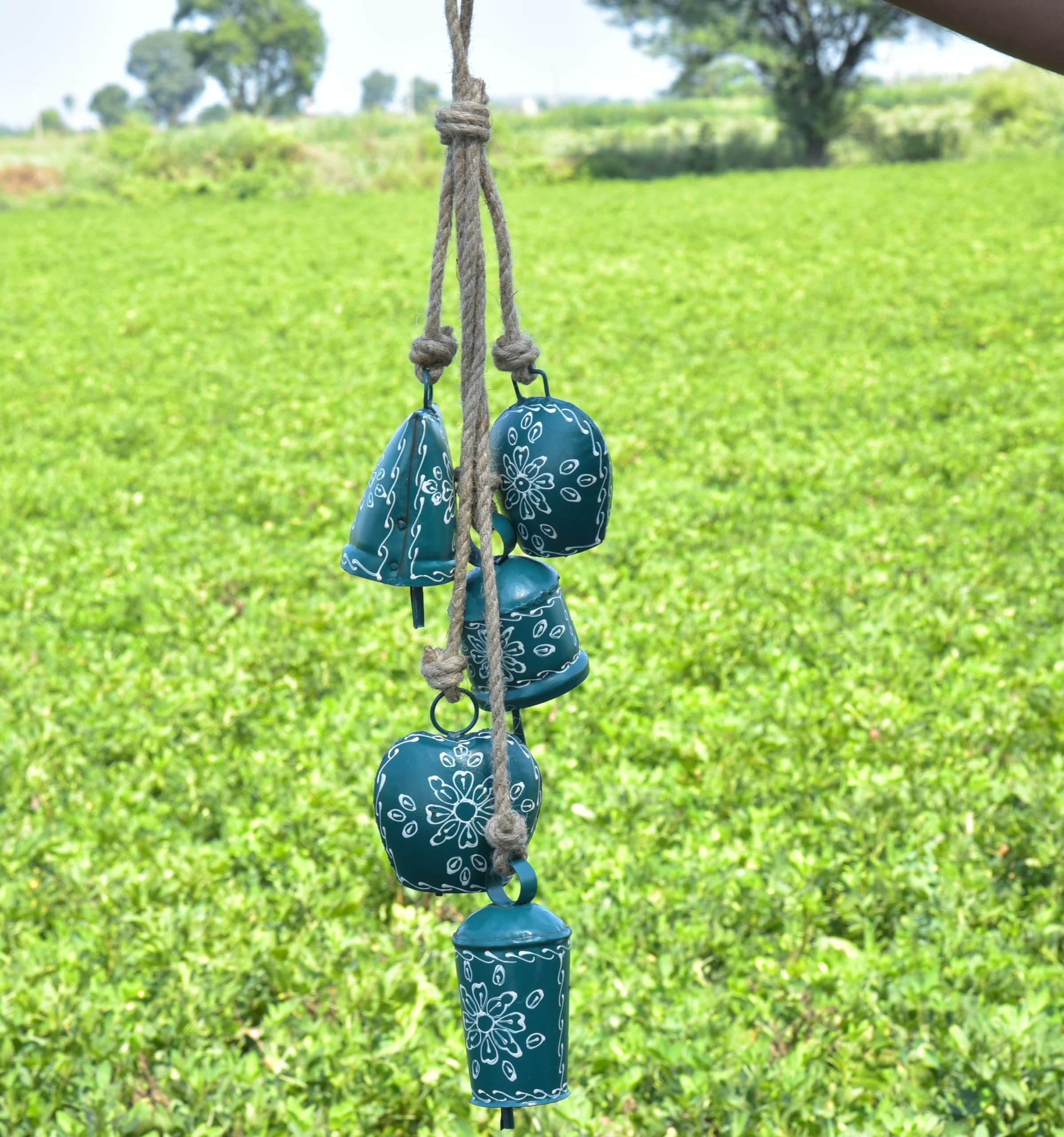Vivanta Rustic Cow Bell Wind Chime 25” - 5 Metal Hanging Bells for Christmas, Farmhouse, Porch, Entryway, Bohemian Garden Chime, Vintage Bell Garland, Antique Wind Chimes for Indoor & Outdoor (Green)