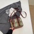 thumbnail image 1 of Bolso de mano versátil a cuadros para otoño e invierno, nuevo bolso de hombro popular de moda 2025, bolso de mensajero a cuadros retro, bolso tipo cubo para mujer, 1 of 5