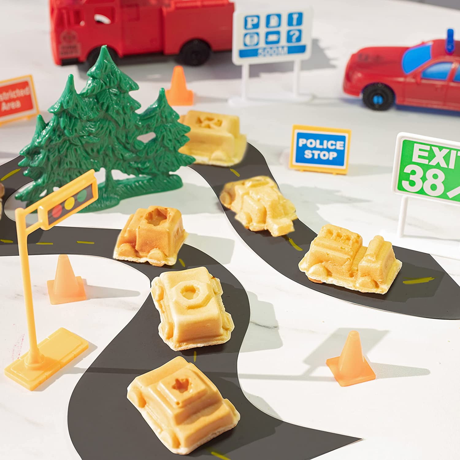 Car Mini Waffle Maker - Make 7 Fun, Different Race Cars, Trucks, and Automo＿並行輸入品 Novelty Cars \u0026 Trucks Mini Waffle Maker - 7 Different Vehicle