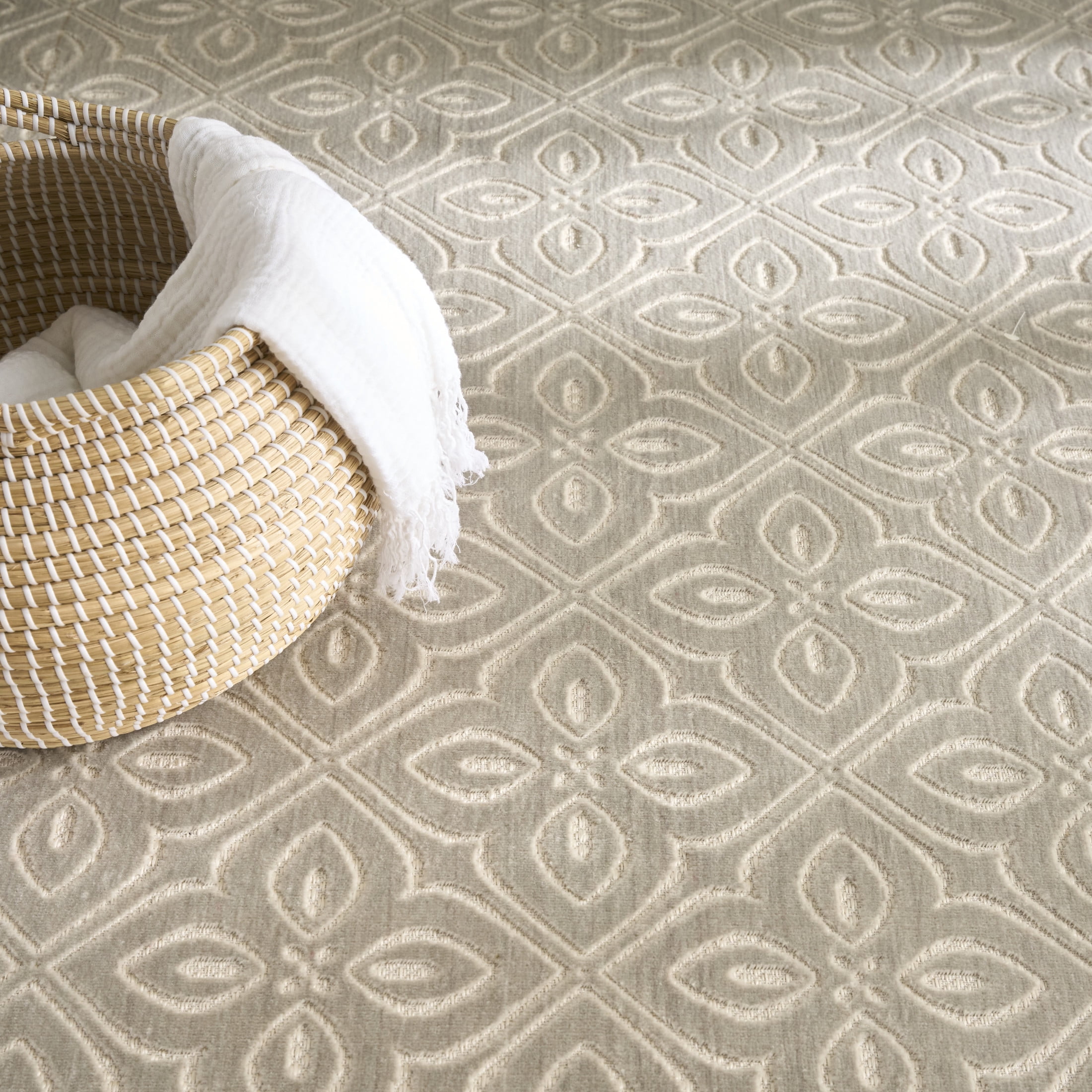 Nourison Washable Charm 5' x 7' Silver Ivory Contemporary Indoor Rug