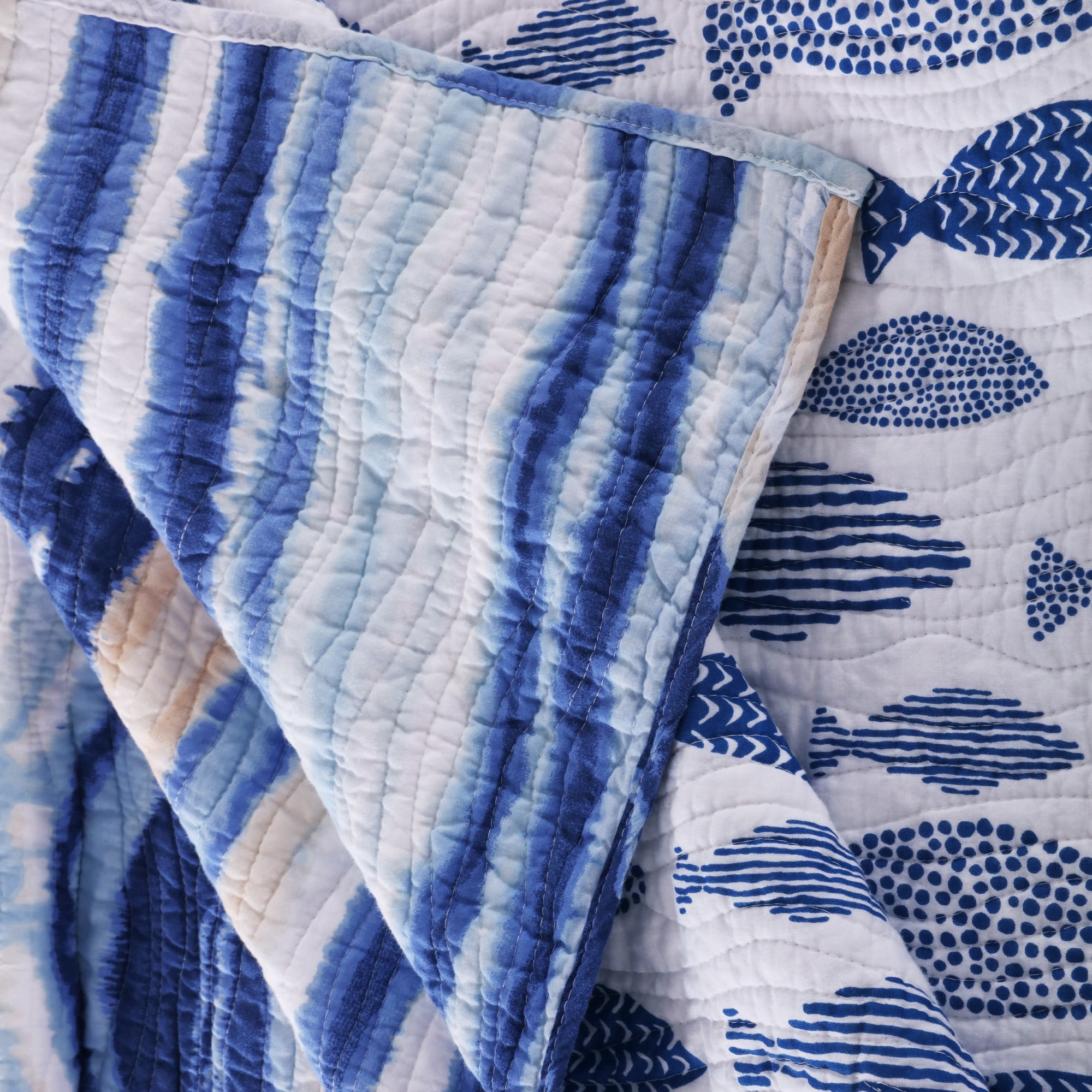 Global Trends Corona Ocean Waves and Fishes Reversible Coastal Quilt Set, 3-Piece King/Cal King