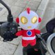 thumbnail image 3 of Pequeño León coche eléctrico pequeños adornos accesorios de motocicleta lindo colgante casco de motocicleta estatuilla Universal 6,5*7*12,5 cm, 3 of 5