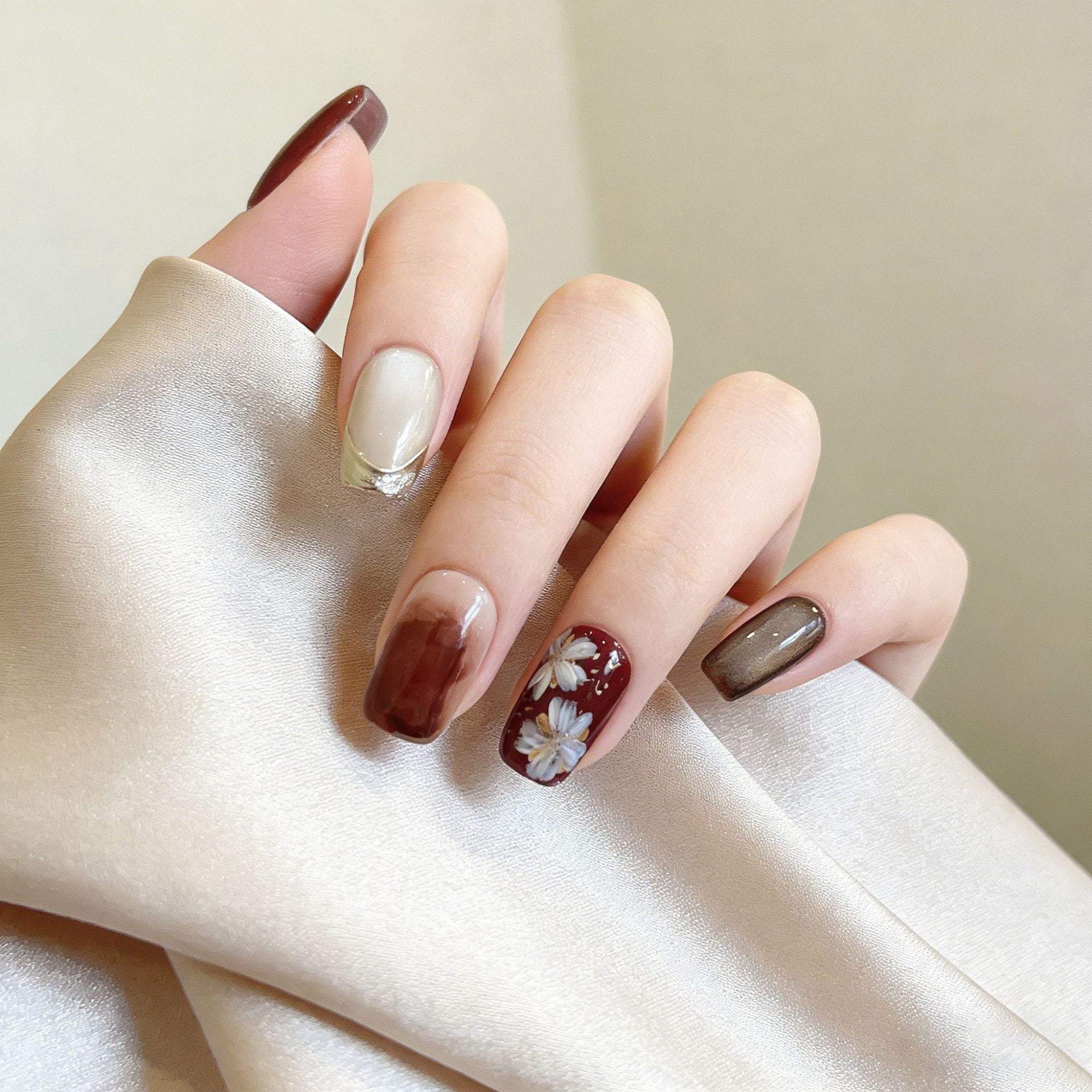 New Year's armor Cherry red white hand-painted pure hand-worn nail smudge Japanese nail patch