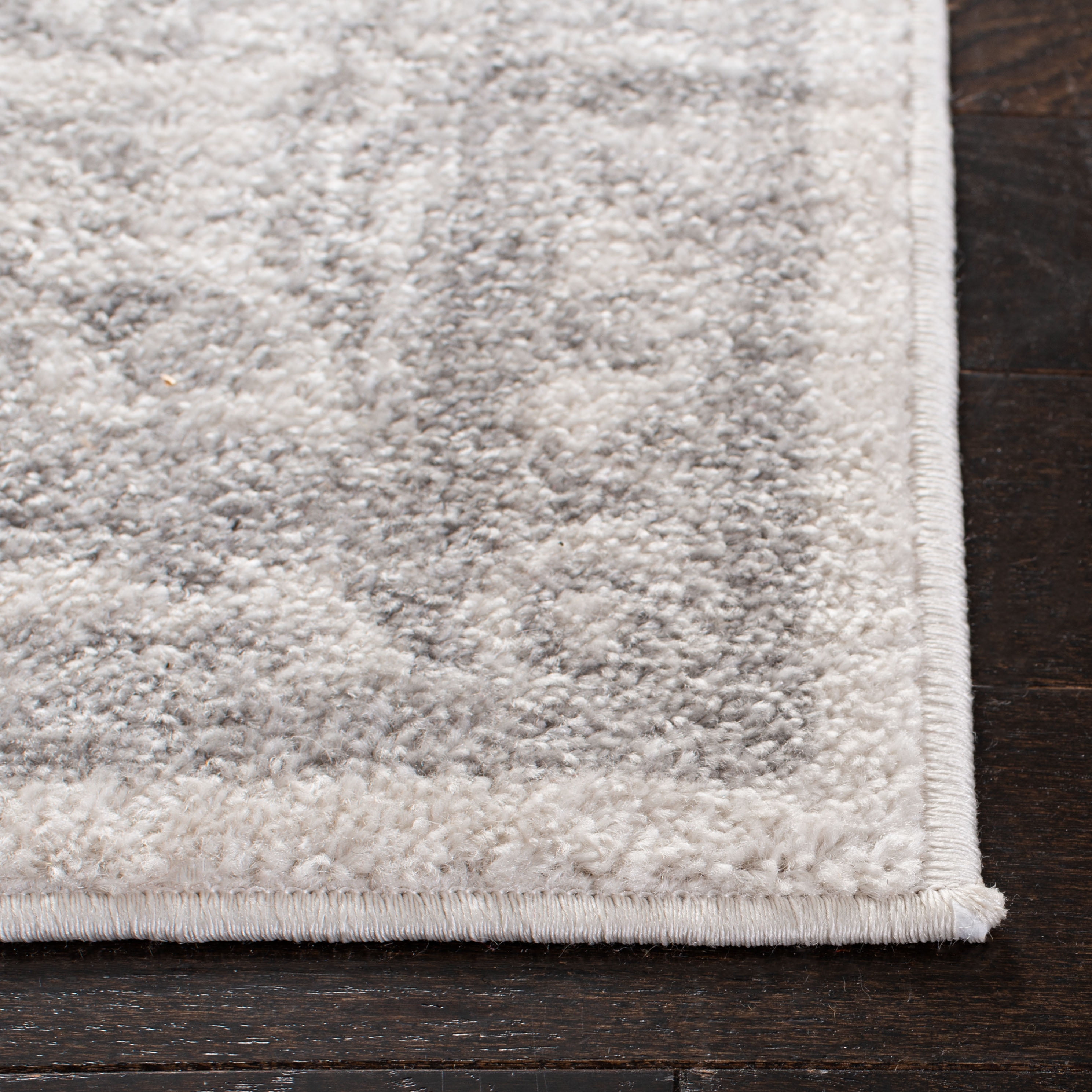 SAFAVIEH Adirondack Zoey Traditional Faded Runner Rug, Ivory/Silver, 2'6" x 20'