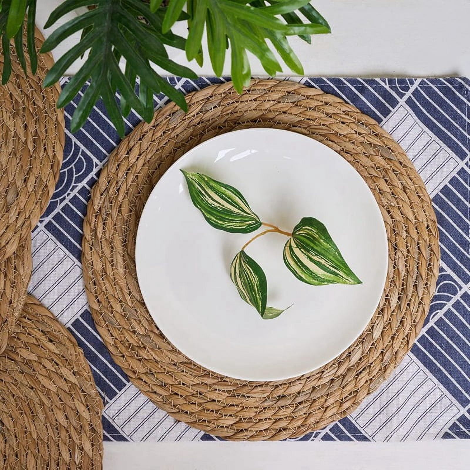 Natural Water Hyacinth Placemats Set of 8, Heat Resistan T Rattan Woven Mats for Outdoor Dining