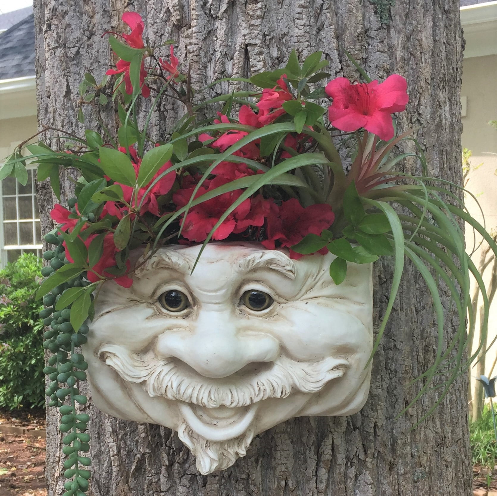 Homestyles Uncle Nate the Muggly Face Statue Tree & Patio Wall Planter