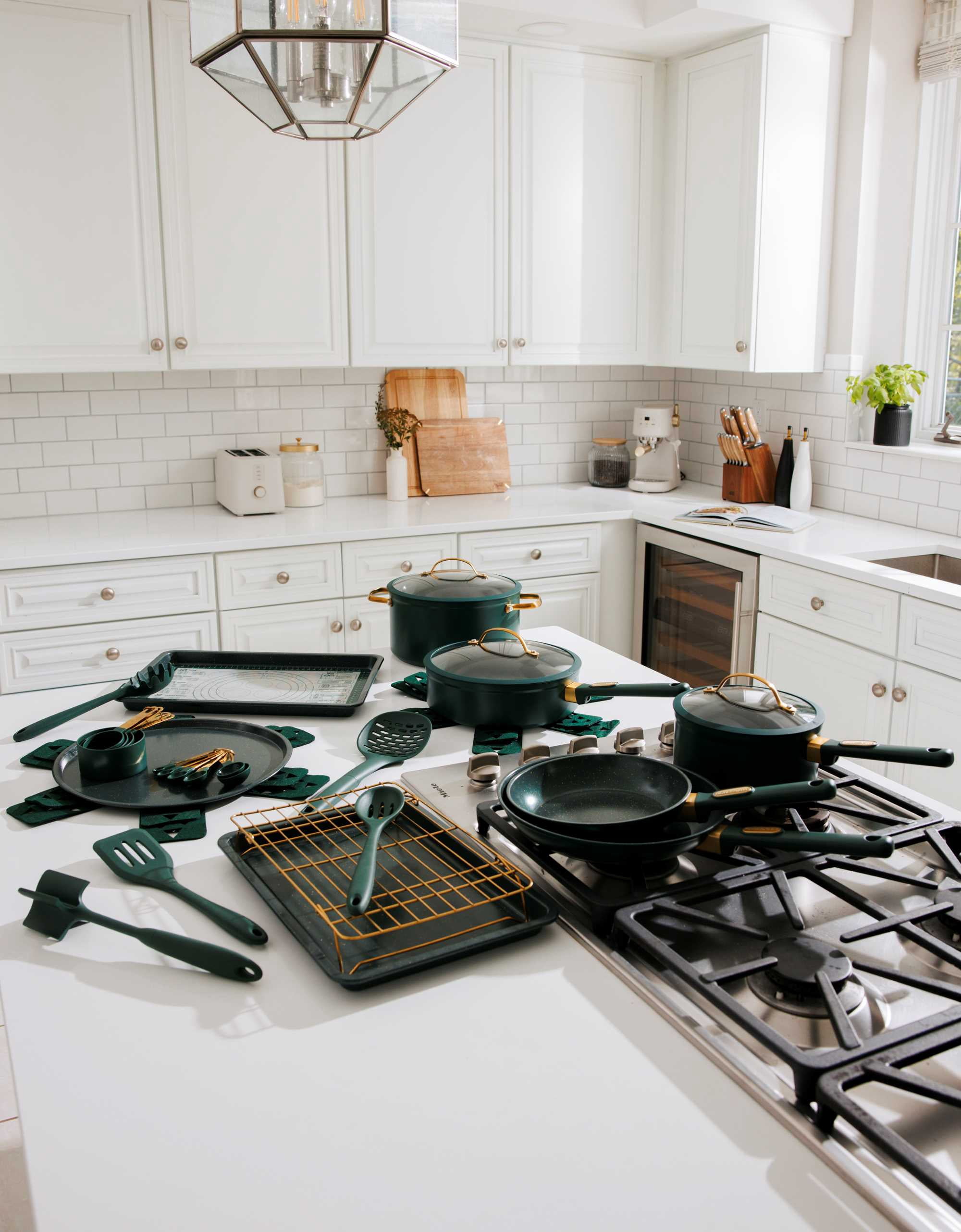 Thyme & Table 32-Piece Aluminum Cookware Set - Green