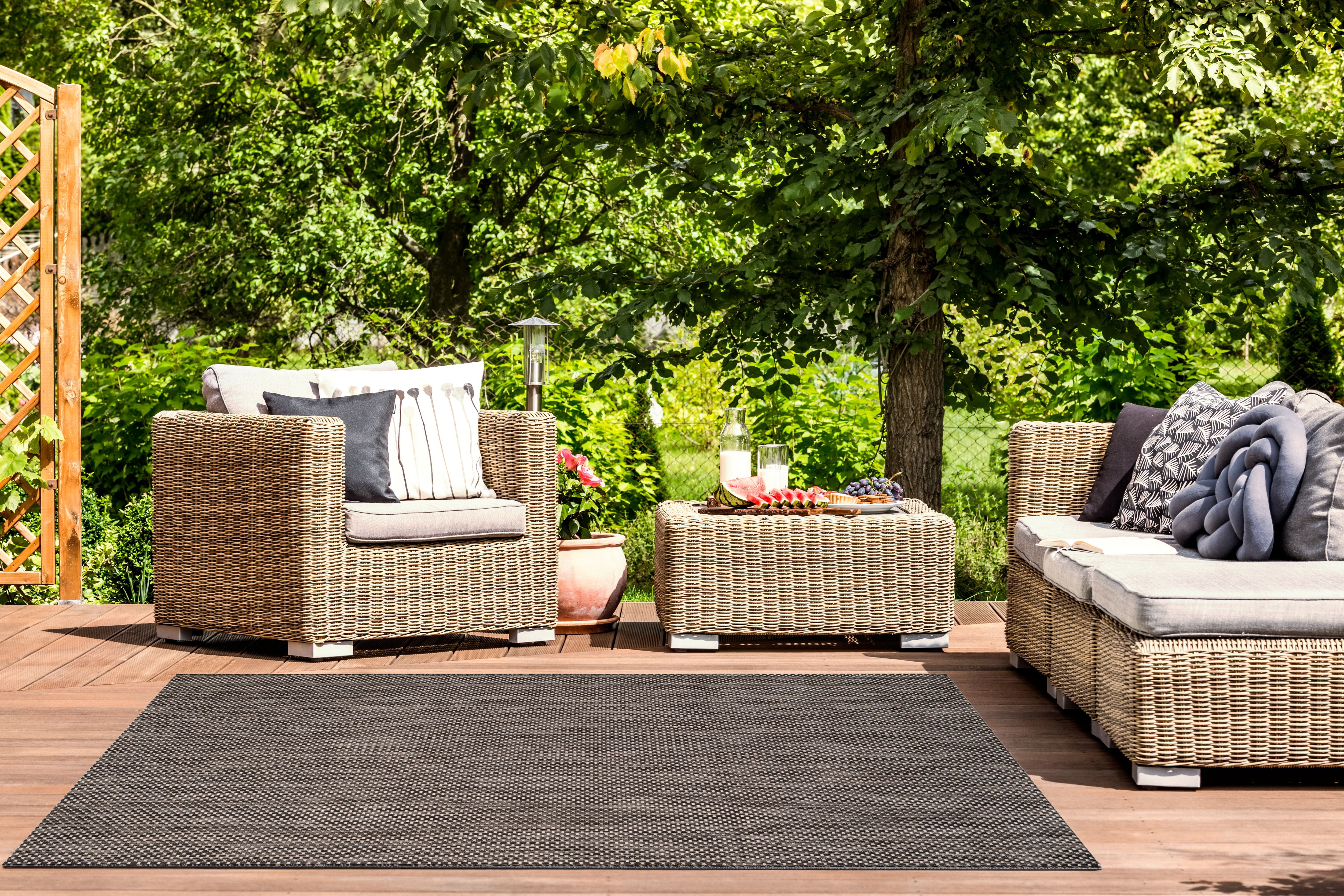 Safavieh Courtyard Finnian Solid Indoor/Outdoor Area Rug, Black/Beige, 6'7" x 9'6"