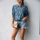 thumbnail image 2 of Blusa de cuello redondo con estampado floral azul, mangas abullonadas y puños fruncidos: blusa informal para mujer para citas, 2 of 8